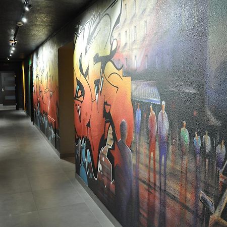 满屋酒店及胶囊青年旅馆 罗夫诺 外观 照片 The interior of the station