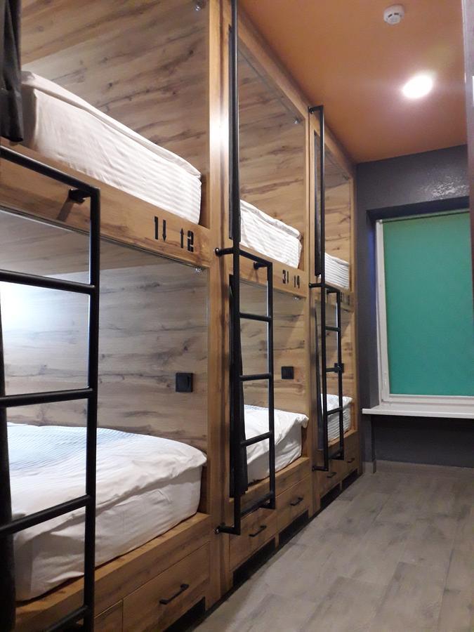 满屋酒店及胶囊青年旅馆 罗夫诺 外观 照片