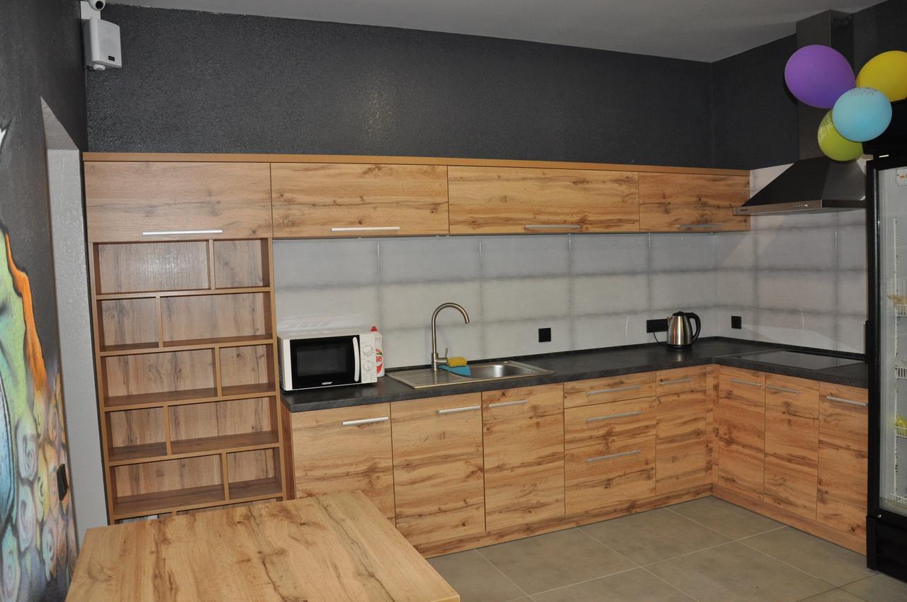 满屋酒店及胶囊青年旅馆 罗夫诺 外观 照片 A kitchen designed in Blender