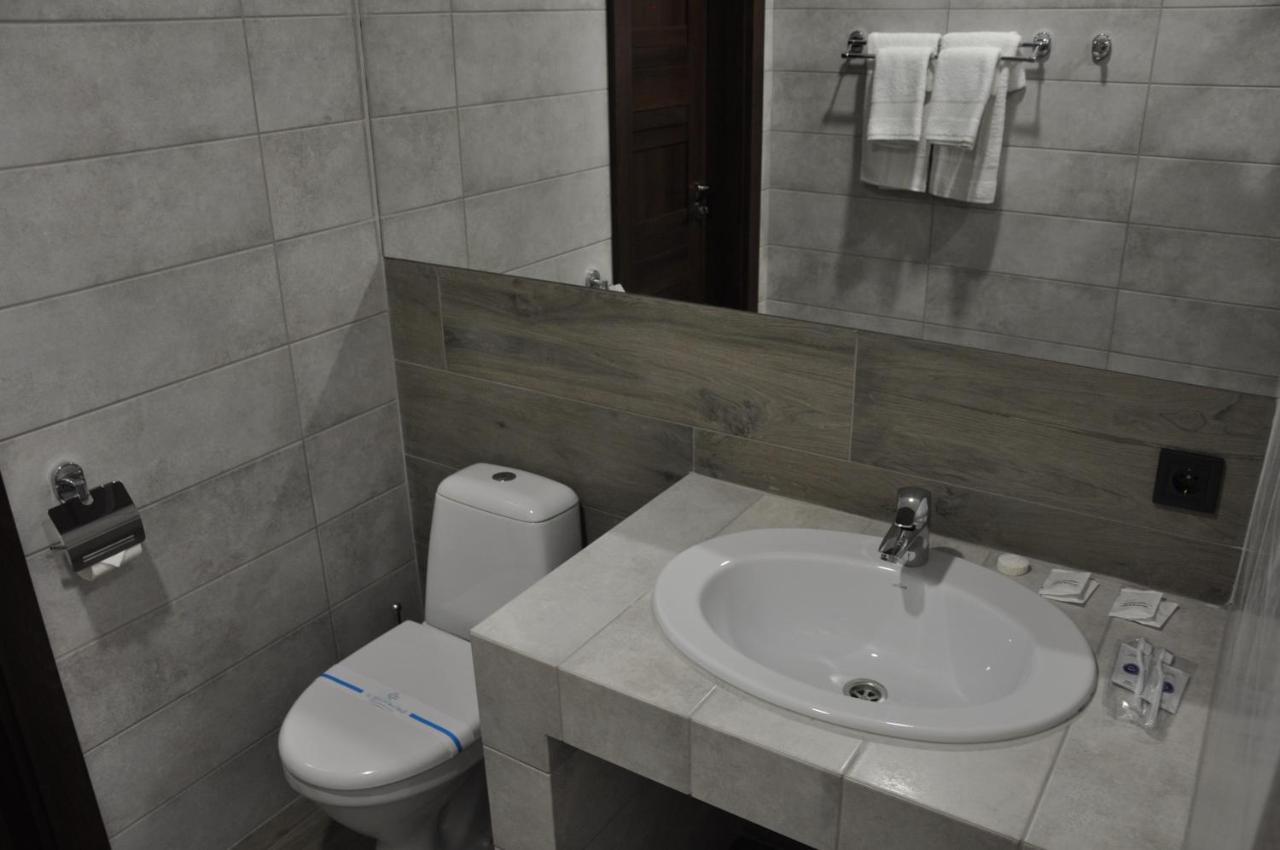 满屋酒店及胶囊青年旅馆 罗夫诺 外观 照片 Bathroom